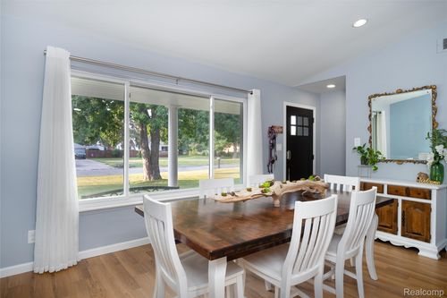 17522 Doris, Fraser, MI, 48026-3347 | Card Image