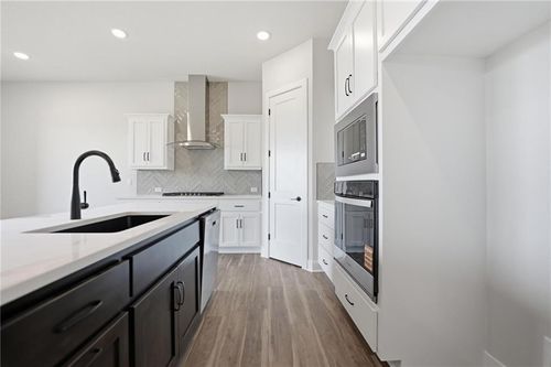 1421 N 163rd Cir, Basehor, KS, 66007-7409 | Card Image