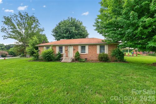 165 34th St Nw, Hickory, NC, 28601-5570 | Card Image