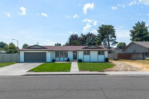3801 W 17th Ave, Kennewick, WA, 99338-2215 | Card Image