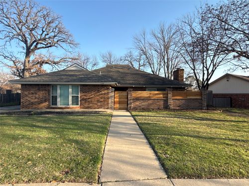 2109 Oakmeadow St, Bedford, TX, 76021-4740 | Card Image