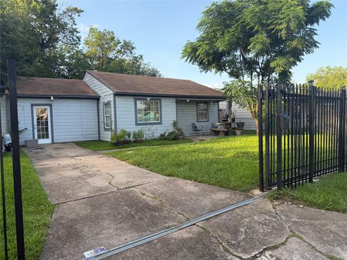 2305 Windsor Ln, Pasadena, TX, 77506-3948 | Card Image