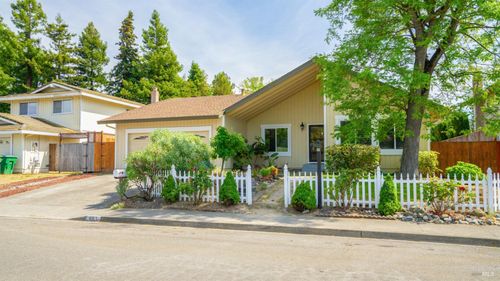 863 Holly Ave, Rohnert Park, CA, 94928-1444 | Card Image