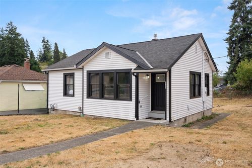 3723 D St, Bremerton, WA, 98312-4460 | Card Image