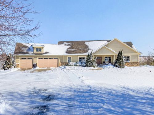 7864 Noah Ln, West Bend, WI, 53090-9428 | Card Image