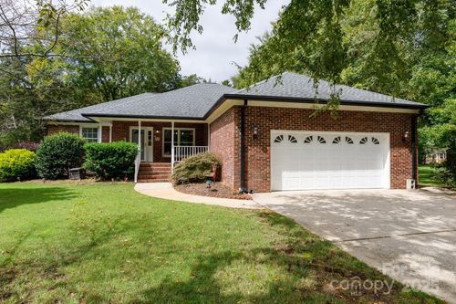 8282 Scarlet Oak Ct, Harrisburg, NC, 28075-8697 | Card Image
