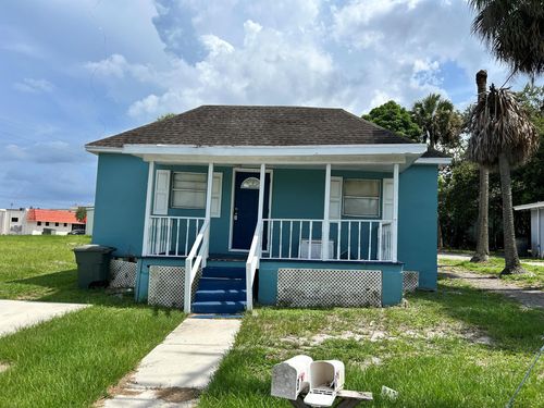 705 Avenue B, Fort Pierce, FL, 34950-4136 | Card Image