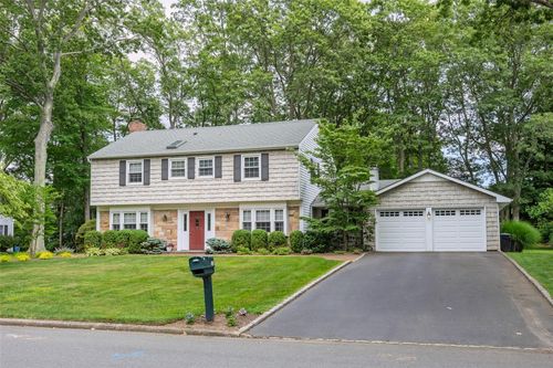 15 Shadetree Ln, Stony Brook, NY, 11790-3114 | Card Image