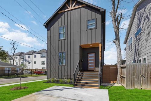 a-b-801 E 32nd 1/2 St, Houston, TX, 77022-5812 | Card Image