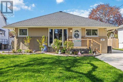 880 Devine St, Sarnia, ON, N7T1X5 | Card Image