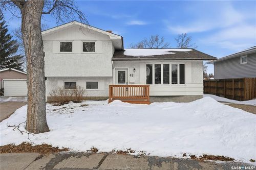 42 Aitken Cres, Regina, SK, S4R5W7 | Card Image