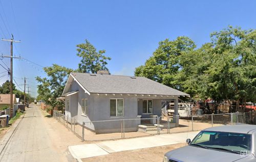 531 Flower St, Bakersfield, CA, 93305-3627 | Card Image