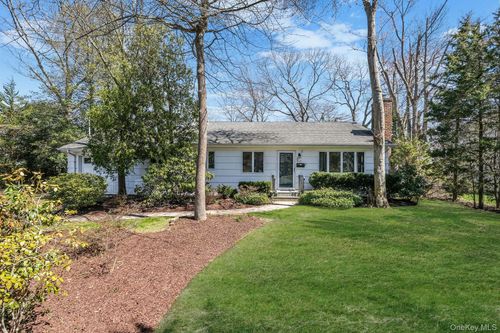 223 Connetquot Road, Islip, NY, 11705 | Card Image