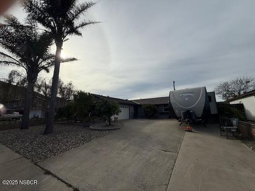 225 Princeton Pl, Lompoc, CA, 93436-7128 | Card Image