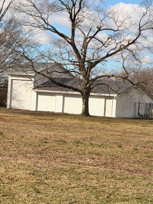 403 E Croan St, Irvington, IL, 62848-1102 | Card Image