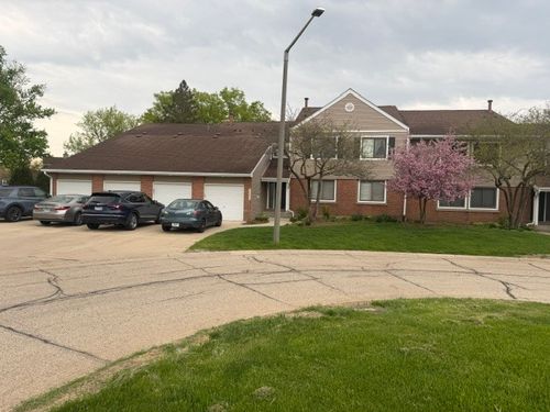 4-107 Autumn Court, Buffalo Grove, IL, 60089 | Card Image