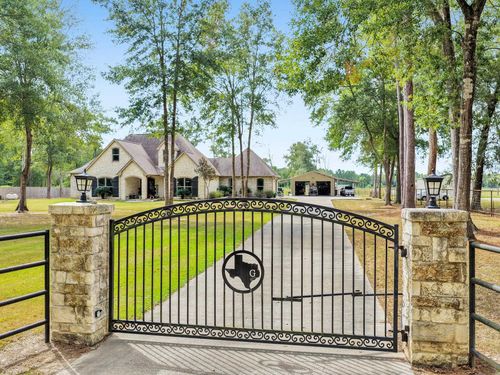 680 County Road 722, Buna, TX, 77612-4390 | Card Image