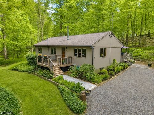 616 Woodglen Rd, Glen Gardner, NJ, 08826-3301 | Card Image