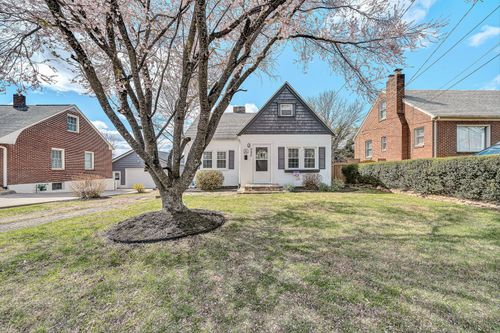 413 N Bruffey St, Salem, VA, 24153-2518 | Card Image