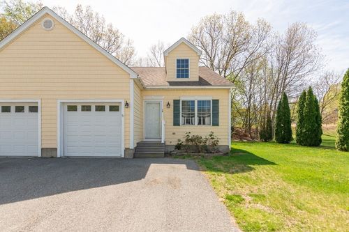 right-side-11 Railroad St, Pepperell, MA, 01463-1736 | Card Image