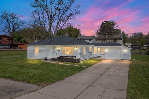 7553 Nichols St, Utica, MI, 48317-5438 | Card Image