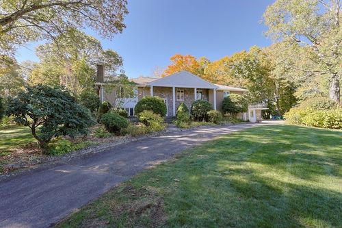 95 Arcadia Rd, Westwood, MA, 02090-3201 | Card Image