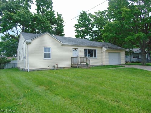 675 E 305th St, Willowick, OH, 44095-4863 | Card Image