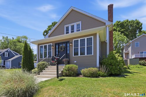 37 Broadview St, Newington, CT, 06111-3705 | Card Image