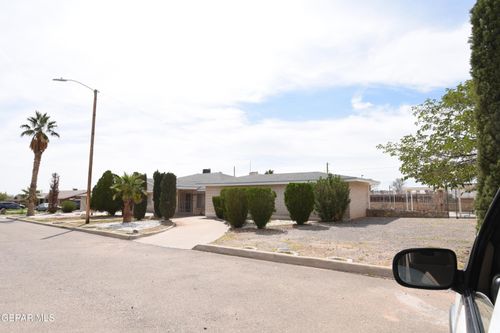 2704 Taylor Ave, El Paso, TX, 79930-2505 | Card Image