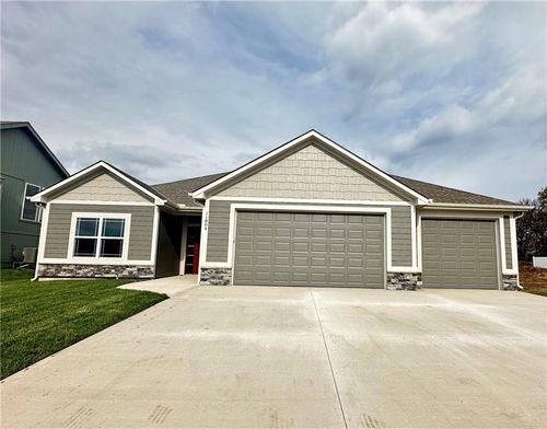 11805 E Ridgeview Ct, Peculiar, MO, 64078-0197 | Card Image