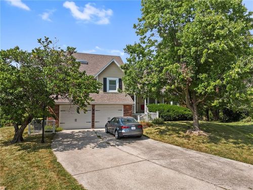 600 Se Country Ln, Lee's Summit, MO, 64063-6141 | Card Image
