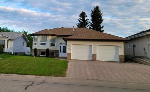 1805 10 Avenue, Home with 4 bedrooms, 3 bathrooms and 4 parking in Wainwright AB | Card Image