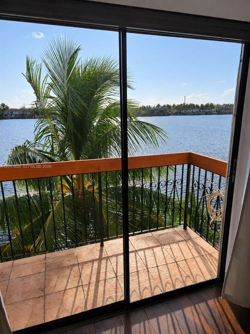 207-5650 W 26th Ct, Hialeah, FL, 33016-4846 | Card Image