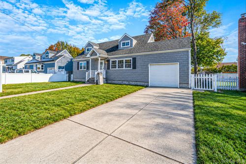 1025 N Greene Avenue, Babylon, NY, 11757 | Card Image