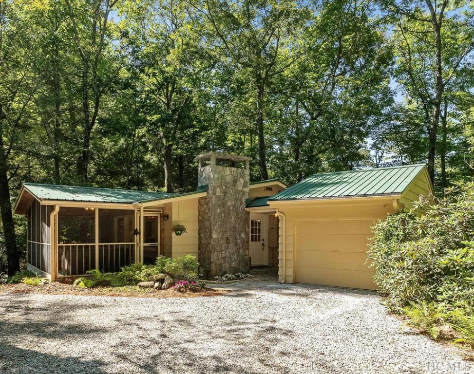 Holt Knob Rd, Highlands, NC 28741