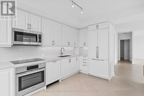 305-10 Gatineau Dr, Vaughan, ON, L4J0L2 | Card Image