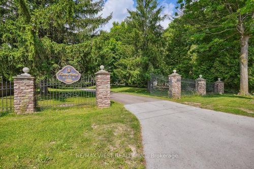1630 Pelham St, Fonthill, ON, L0S1E3 | Card Image