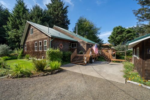 5520 6th St Nw, Tillamook, OR, 97141-9310 | Card Image