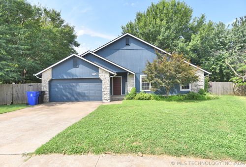 1605 Roanoke St, Broken Arrow, OK, 74011-1640 | Card Image