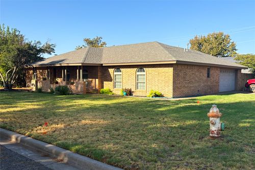 2802 Wood St, Vernon, TX, 76384-6737 | Card Image