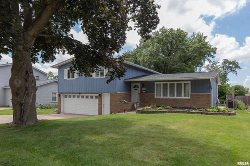 922 19th St, Bettendorf, IA, 52722-6031 | Card Image