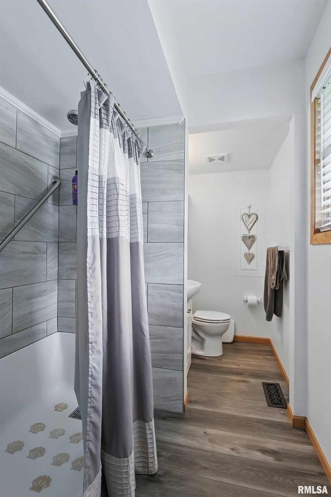 21704 283 Rd Ave, House other with 4 bedrooms, 3 bathrooms and null parking in Le Claire IA | Image 25