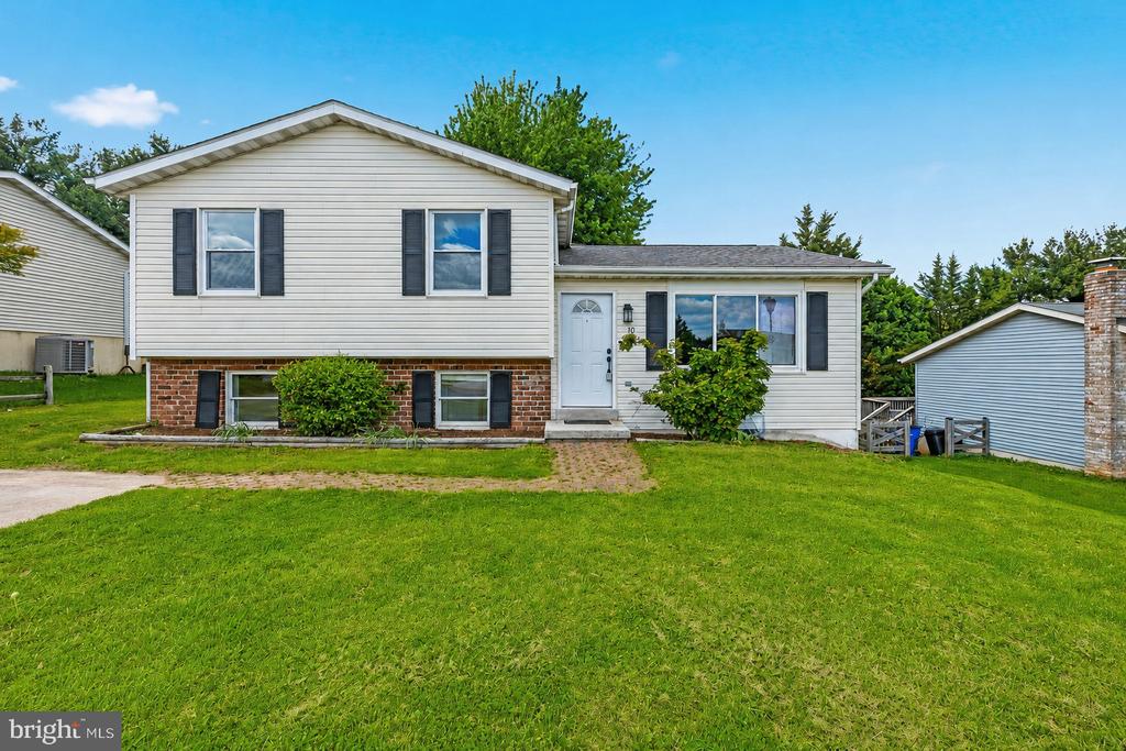 Residential in MOUNT AIRY