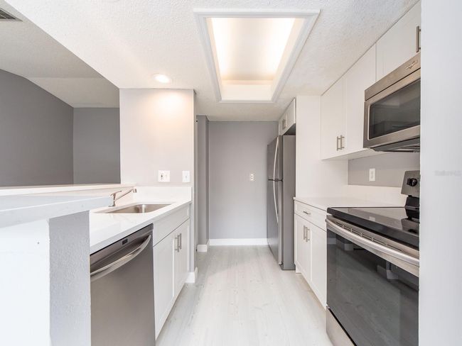 KITCHEN | Image 10