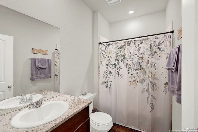 201 Legendary Trail Loop, House other with 5 bedrooms, 3 bathrooms and null parking in Floresville TX | Image 20
