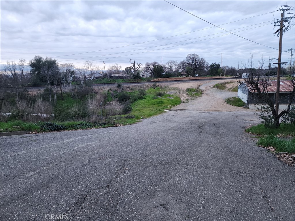 Land in Red Bluff
