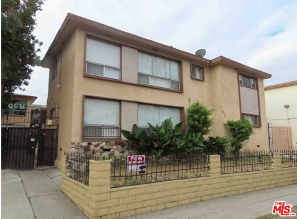 4516 Coliseum St, Los Angeles, CA 90016-5942