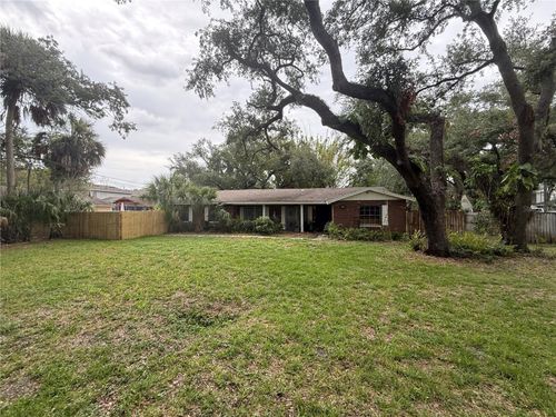 4611 W Loughman St, Tampa, FL, 33616-1853 | Card Image