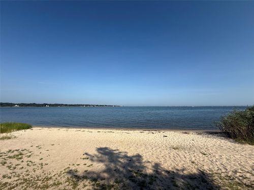 17 E Moriches Blvd, East Moriches, NY, 11940-1442 | Card Image