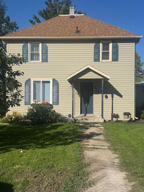 421 Geary Ave Ne, Bagley, MN, 56621-8704 | Card Image
